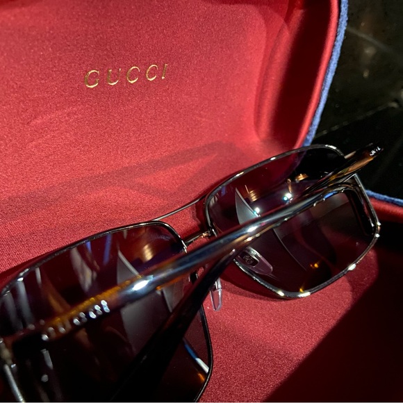 Men’s GUCCI sunglasses w case - Picture 2 of 3